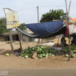 Marchands sur la route pour Ndangane