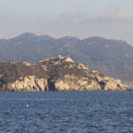 Retour dans la baie de Sanary avec vue sur l'île des Embiez et le Cap Sicié