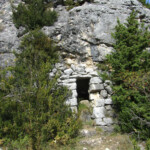 Bories sur le plateau de Calern