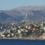 Vue depuis Saint-Jean-Cap-Ferrat sur la montagne du Cheiron