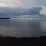 Baie de Port boisé dans la lumière du soir