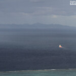 Navire quittant le lagon