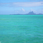 Lagon de Tahaa, au loin se dessine Bora Bora