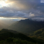 Le soleil se couche sur la vallée